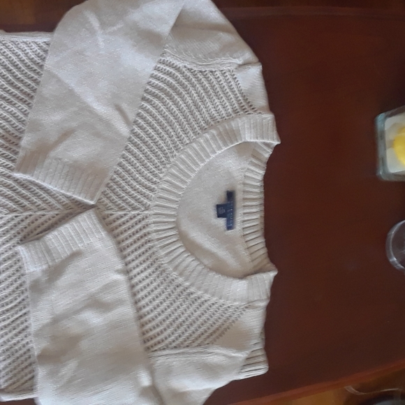 Tommy Hilfigers women's sweater. With crochet pattern. Size extra small. - Picture 3 of 6